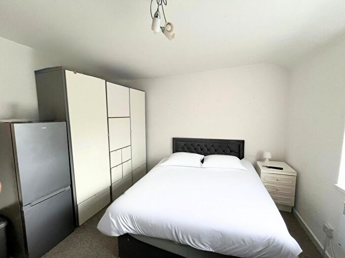 1 Bedroom Flat To Rent In Wood End Close, Northolt, UB5