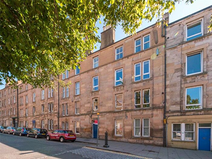 1 Bedroom Flat To Rent In Albert Street, Edinburgh, Midlothian, EH7