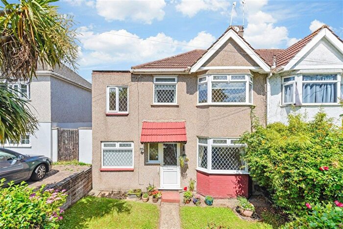 5 Bedroom Semi-detached House For Sale In Oakmere Road, London, SE2