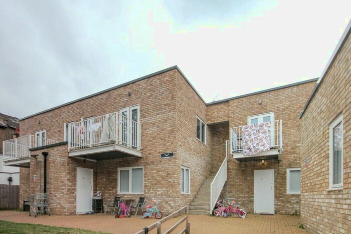 2 Bedroom Flat To Rent In Station Road, London, SE25