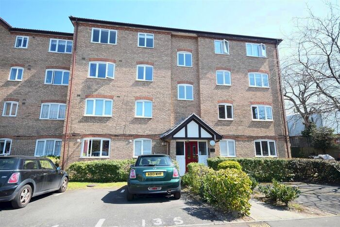 1 Bedroom Flat To Rent In Varsity Drive, Twickenham, TW1