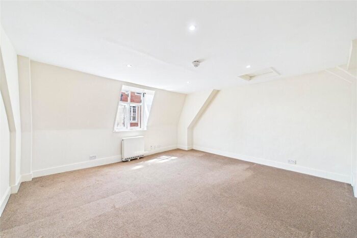 Studio To Rent In High Street, Maidenhead, Berkshire, SL6