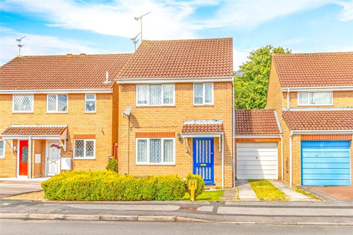 3 Bedroom Link Detached House To Rent In Osprey Close, Covingham, Swindon, Wiltshire, SN3