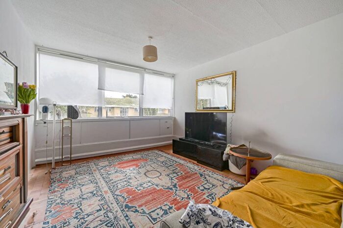 1 Bedroom Flat To Rent In Claudia Place, Southfields, London, SW19