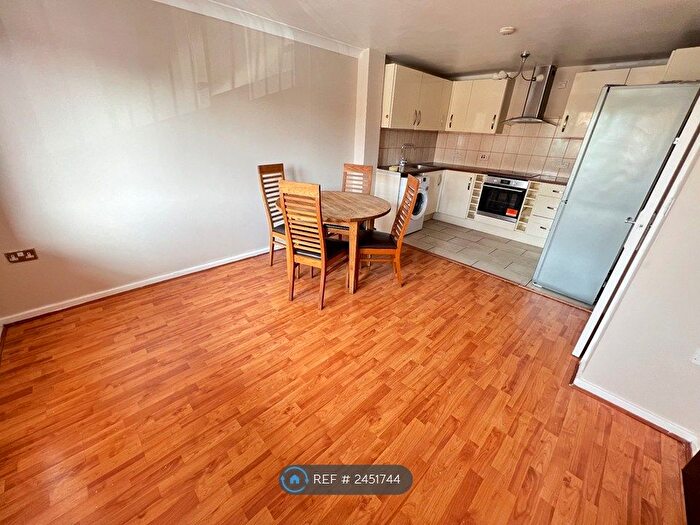 1 Bedroom Flat To Rent In Duett Court, Hounslow, TW5