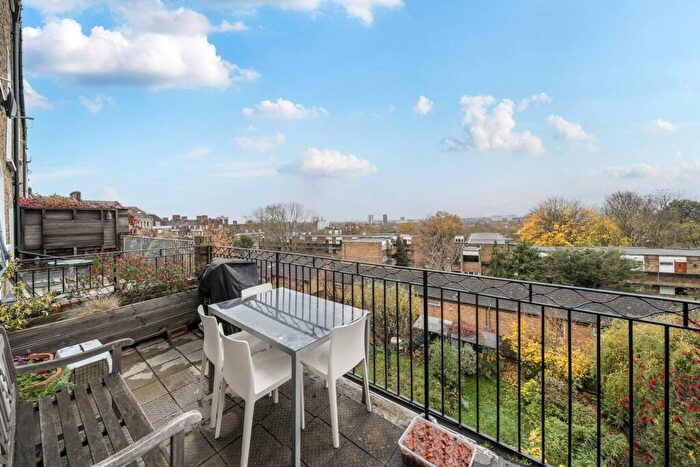 1 Bedroom Flat For Sale In Cheverton Road, Crouch End, London, N19