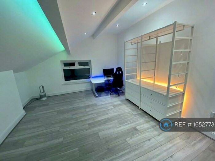 9 Bedroom Terraced House To Rent In Dickenson Road, Manchester, M13