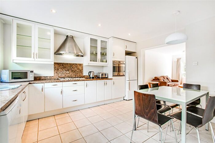 3 Bedroom Property To Rent In Bartholomew Close, Wandsworth, SW18