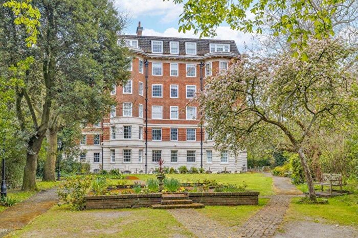 3 Bedroom Apartment For Sale In Park Road, London, NW8