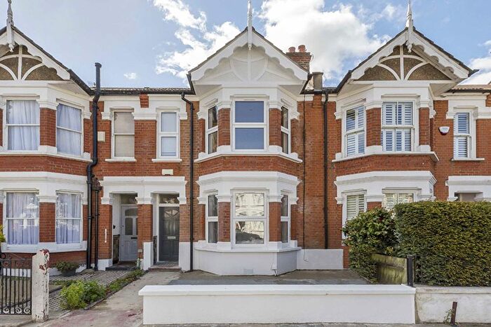 3 Bedroom Property To Rent In Drayton Avenue, London, W13