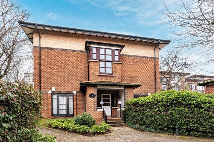 1 Bedroom Flat For Sale In Halley Gardens, Blackheath, London, SE13