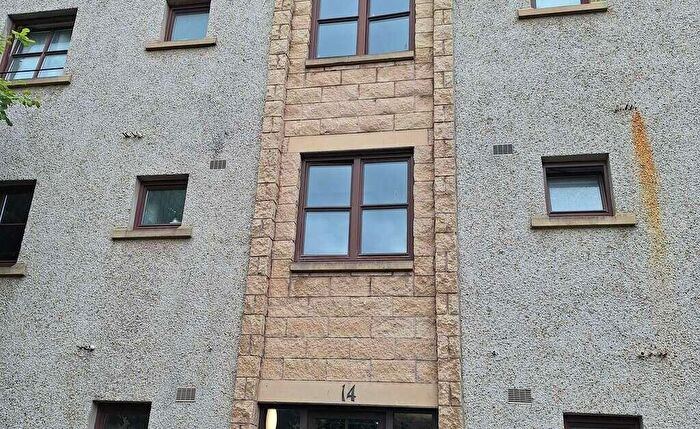 2 Bedroom Apartment To Rent In Ft, Tytler Gardens, Off Milton Street, Edinburgh, EH8