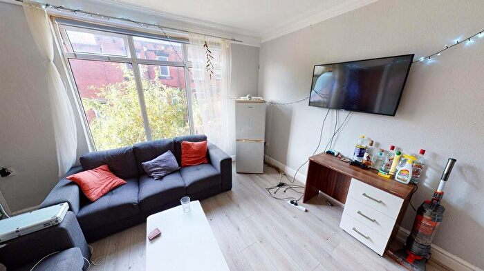 6 Bedroom House To Rent In Manor Drive, Leeds, LS6