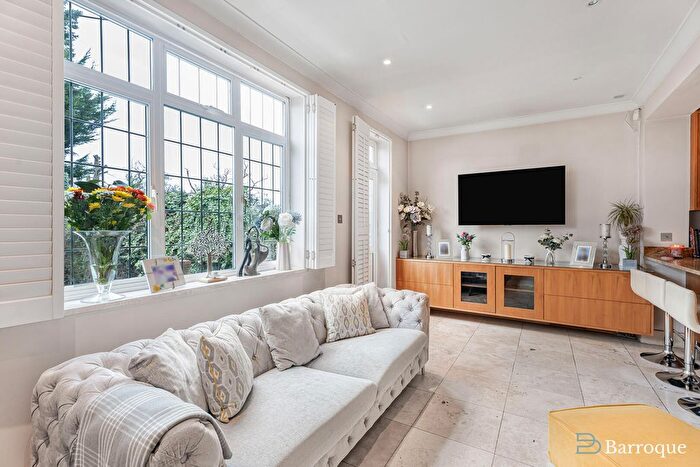 5 Bedroom Property For Sale In Leys Gardens, Barnet, EN4