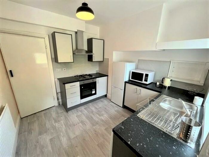 2 Bedroom Flat To Rent In Gillott Road, Edgbaston, Birmingham, B16