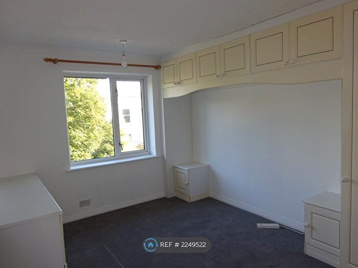 2 Bedroom Flat To Rent In Ashburton Court, Southsea Portsmouth, PO5