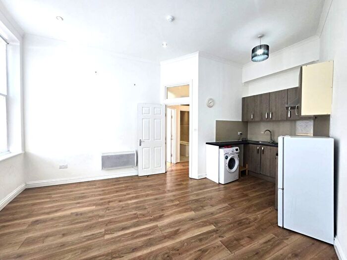 1 Bedroom Flat To Rent In Stoke Newington Road, London, N16