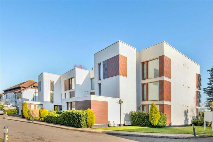 1 Bedroom Flat To Rent In Rivermead Close, Teddington, TW11