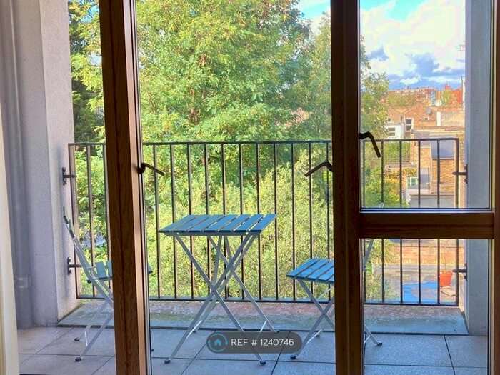 1 Bedroom Flat To Rent In Compton House, London, N7