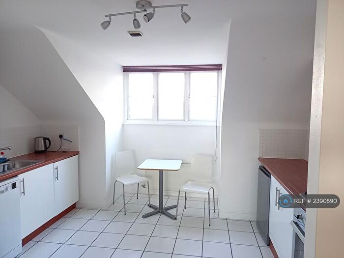 1 Bedroom Flat To Rent In Ansell Court, Warwick, CV34