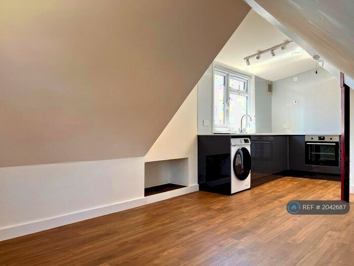 2 Bedroom Flat To Rent In Manorgate Road, Kingston Upon Thames, KT2
