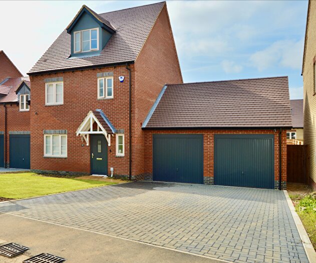 4 Bedroom Detached House To Rent In Wallace Green Way, SG2