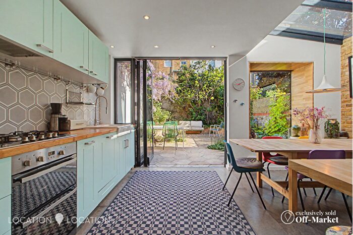 4 Bedroom Terraced House For Sale In Walford Road, London, N16