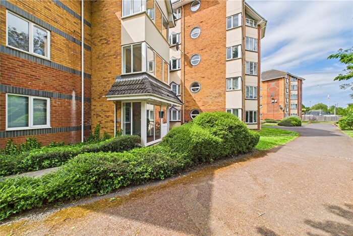 2 Bedroom Flat To Rent In Winslet Place, Oxford Road, Reading, Berkshire, RG30
