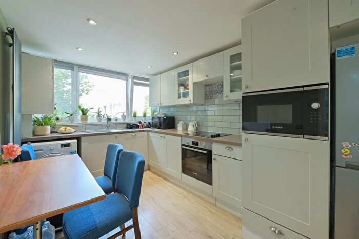 1 Bedroom Apartment To Rent In Mountbatten Square, Windsor, Berkshire, SL4