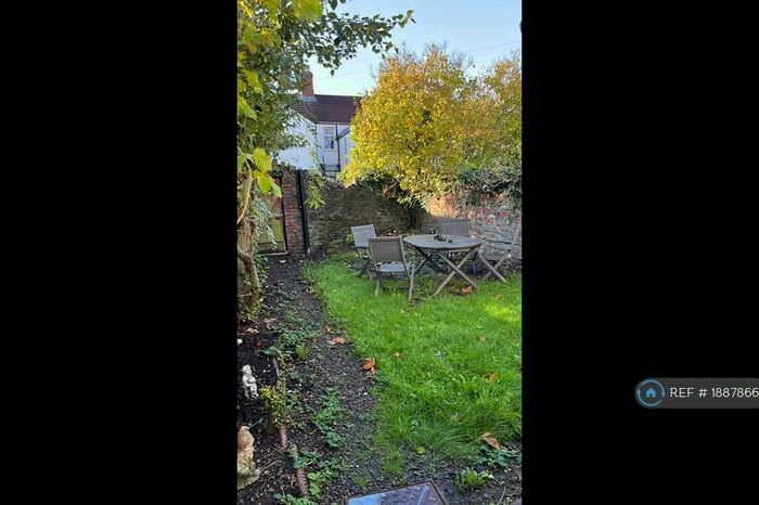 2 Bedroom Flat To Rent In Clun Terrace, Cardiff, CF24