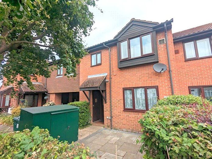 1 Bedroom End Of Terrace House For Sale In Stanwell, Surrey, TW19