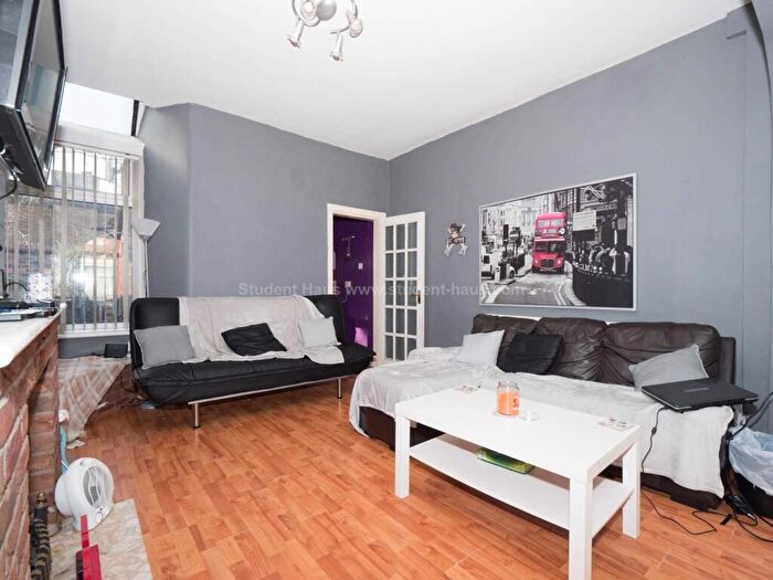 2 Bedroom House To Rent In Ukraine Road, Salford, M7