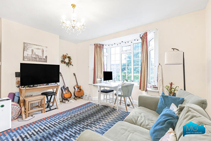 2 Bedroom Apartment To Rent In Finchley Court, Ballards Lane, Finchley, N3
