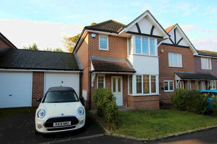 3 Bedroom Link Detached House To Rent In Gardner Place, Earley, Reading, RG6