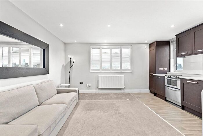1 Bedroom Flat To Rent In Brewster Gardens, London, W10