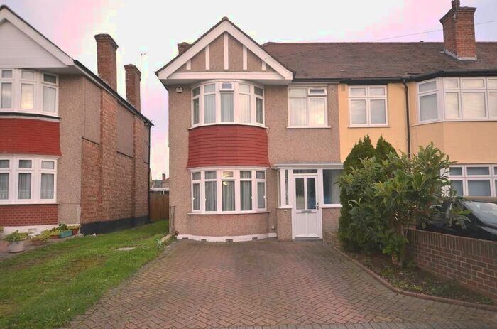 3 Bedroom Semi-Detached House To Rent In Richmond Avenue, Hillingdon, UB10