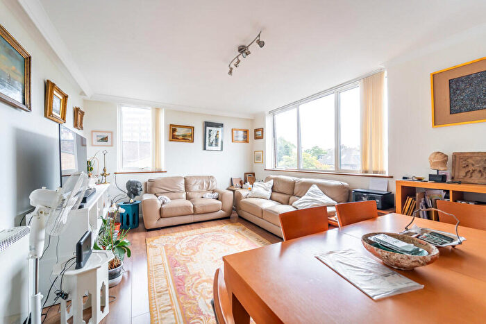 2 Bedroom Apartment For Sale In Boundary Road, South Hampstead, NW8