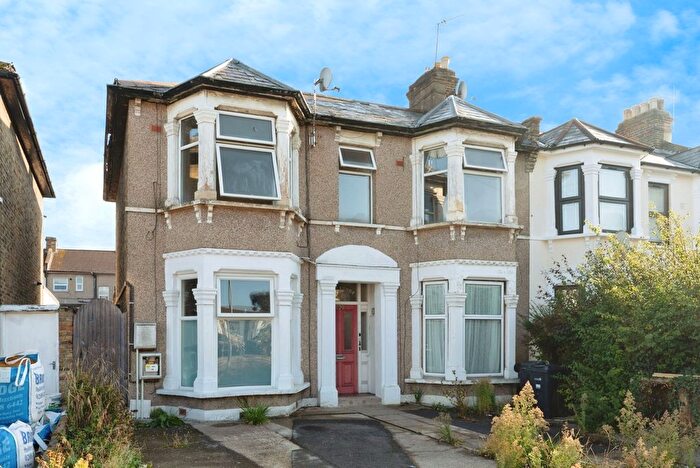 1 Bedroom Flat For Sale In Selborne Road, Ilford, IG1