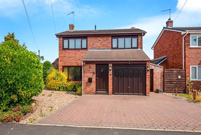 4 Bedroom Detached House For Sale In Grange Gardens, Wellesbourne, CV35