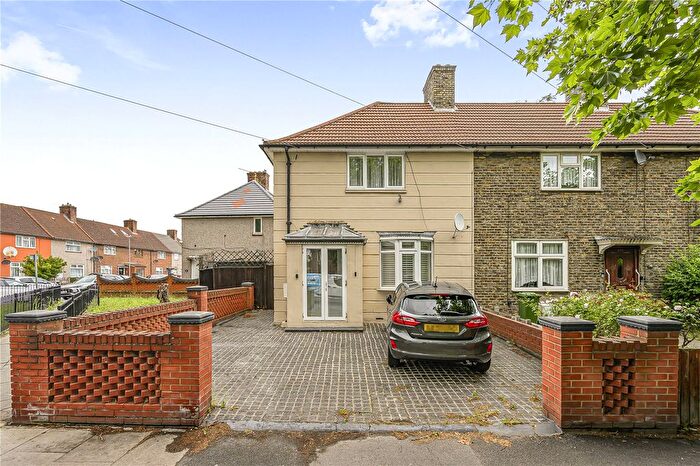 3 Bedroom End Of Terrace House For Sale In Wood Lane, Dagenham, RM8