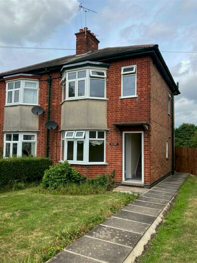 3 Bedroom Semi-Detached House To Rent In Lychgate Lane, Burbage, Hinckley, LE10