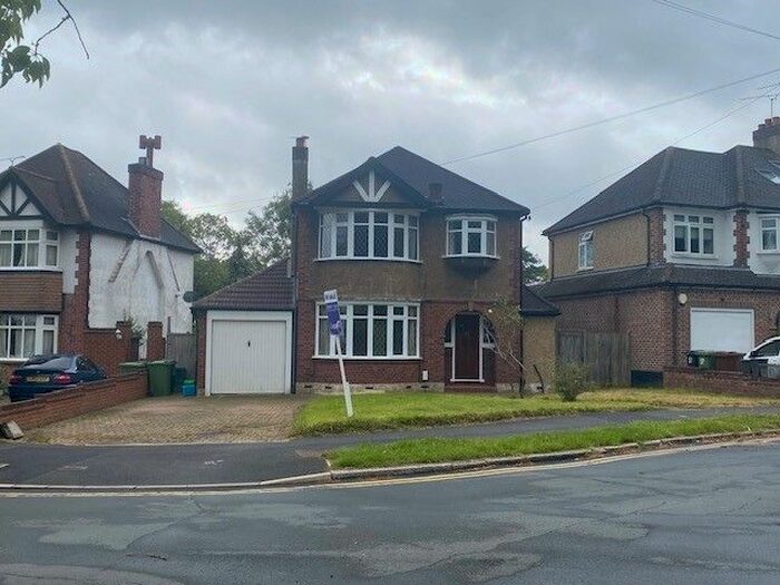 3 Bedroom Detached House To Rent In Edenfield Gardens, Worcester Park, KT4