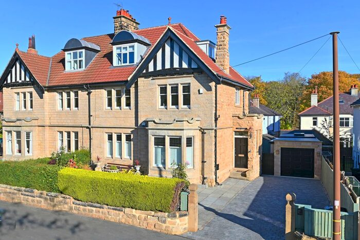 2 Bedroom Flat To Rent In Warwick Crescent, Harrogate, HG2