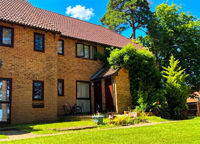 1 Bedroom Maisonette For Sale In Bluebell Rise, Lightwater, Surrey, GU18