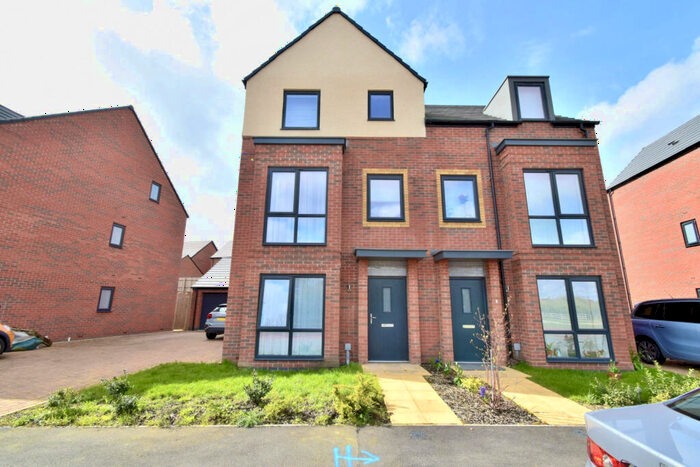 3 Bedroom Semi-Detached House To Rent In Round Meadow Road, Glebelands, Leicester, LE4