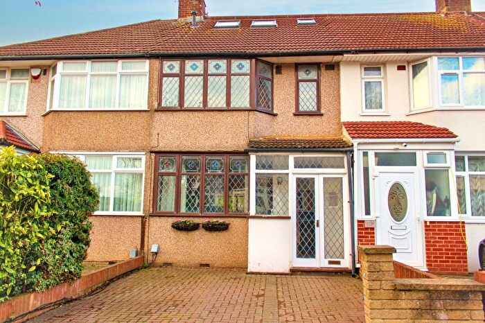 3 Bedroom Terraced House For Sale In Highfield Road, Woodford Green, IG8