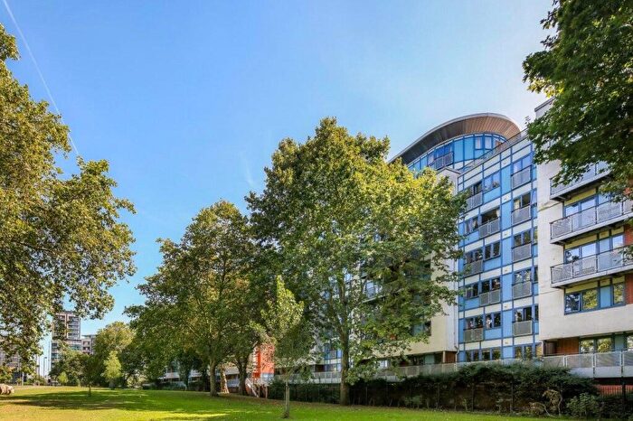 2 Bedroom Flat To Rent In Roundwood Court, Meath Crescent, London, E2