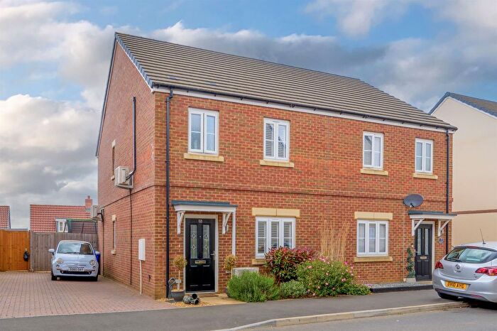 3 Bedroom Semi-Detached House For Sale In Foster Way, Kettering, NN15