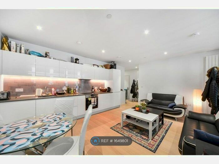 2 Bedroom Flat To Rent In Schooner Road, London, E16