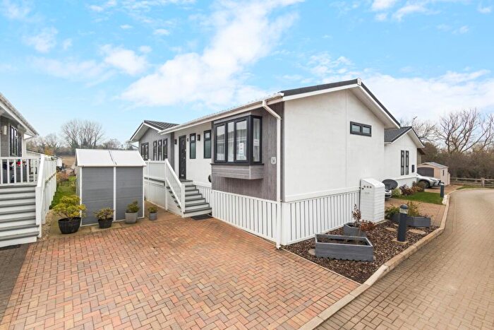 2 Bedroom Park Home For Sale In Waters View Yarwell Mill, Yarwell, Peterborough, PE8